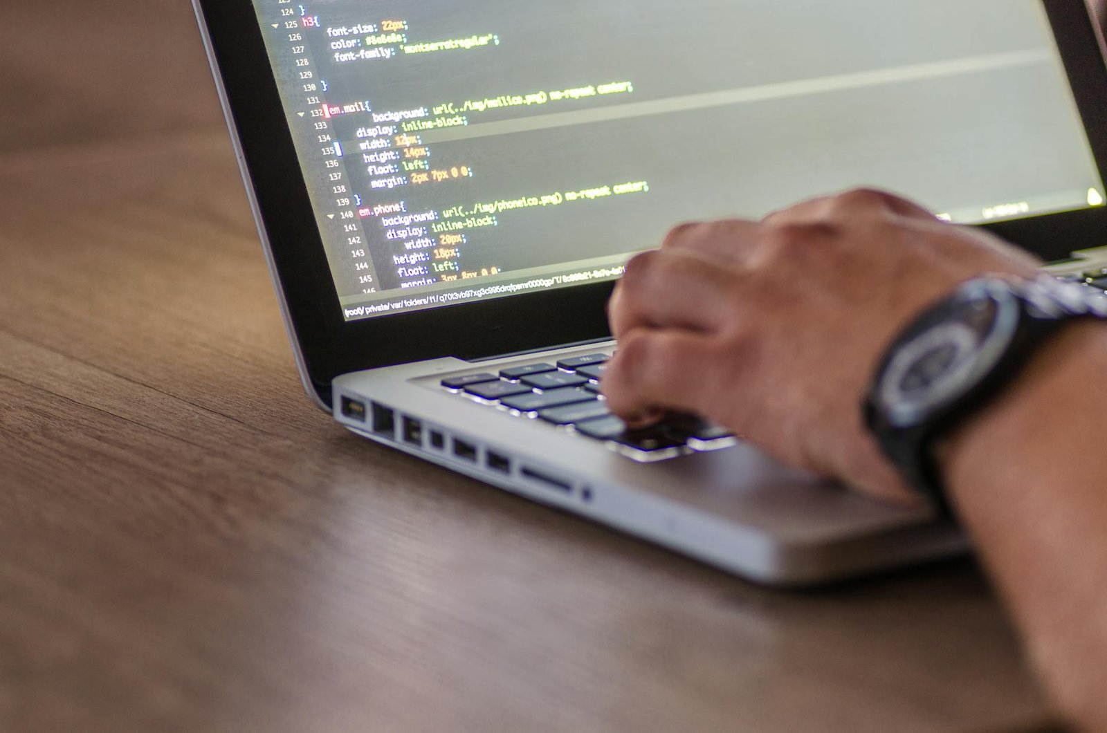 The 2026 AI Code Editor Hierarchy: Why Cursor Won (And When to Defect)