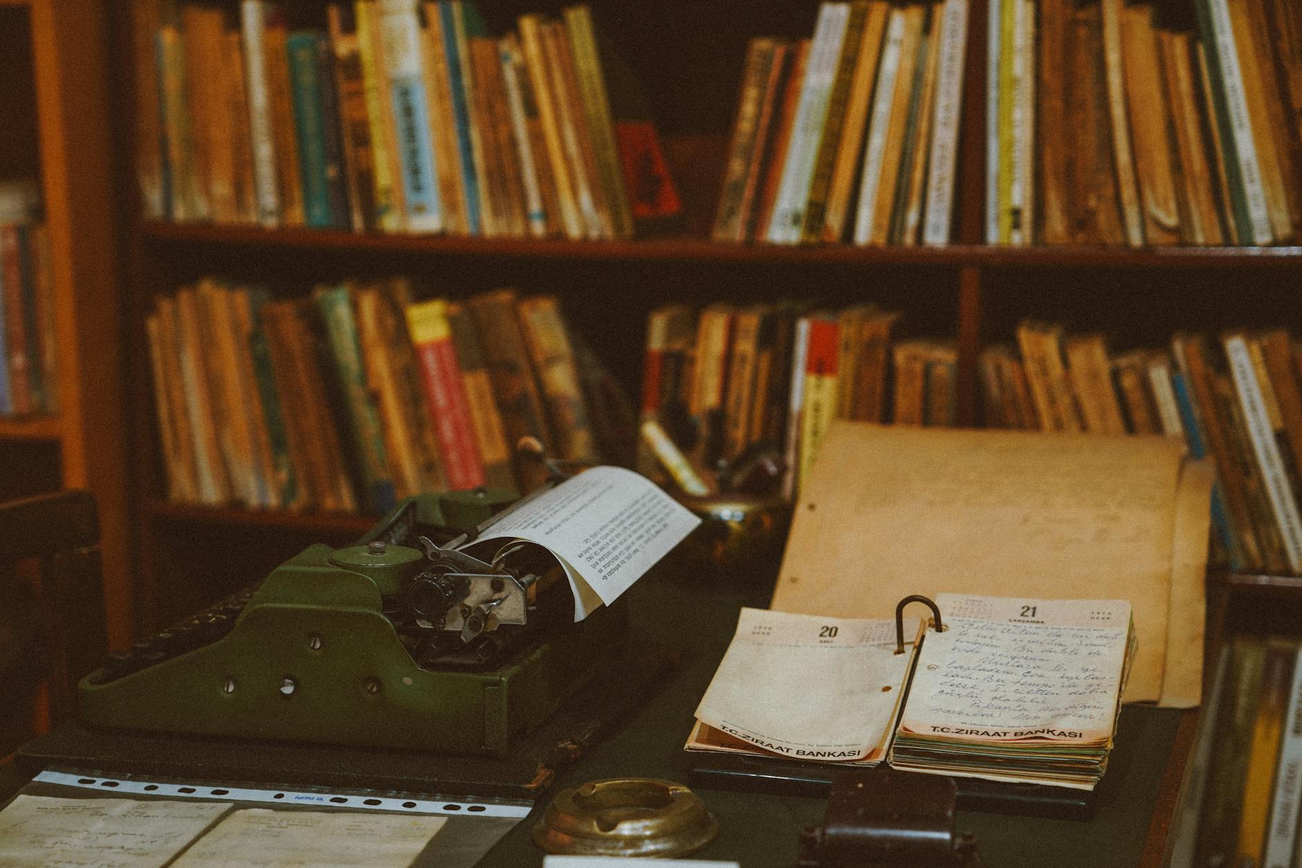 How Jasper and Grammarly Define the AI Writing Tools Market