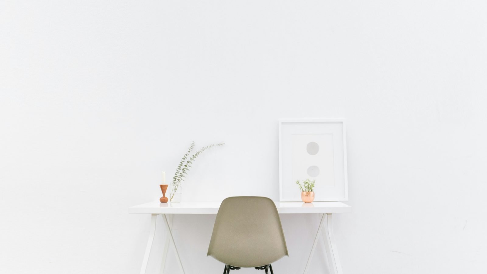Minimalist workspace with notes, illustrative for a Notion AI review.
