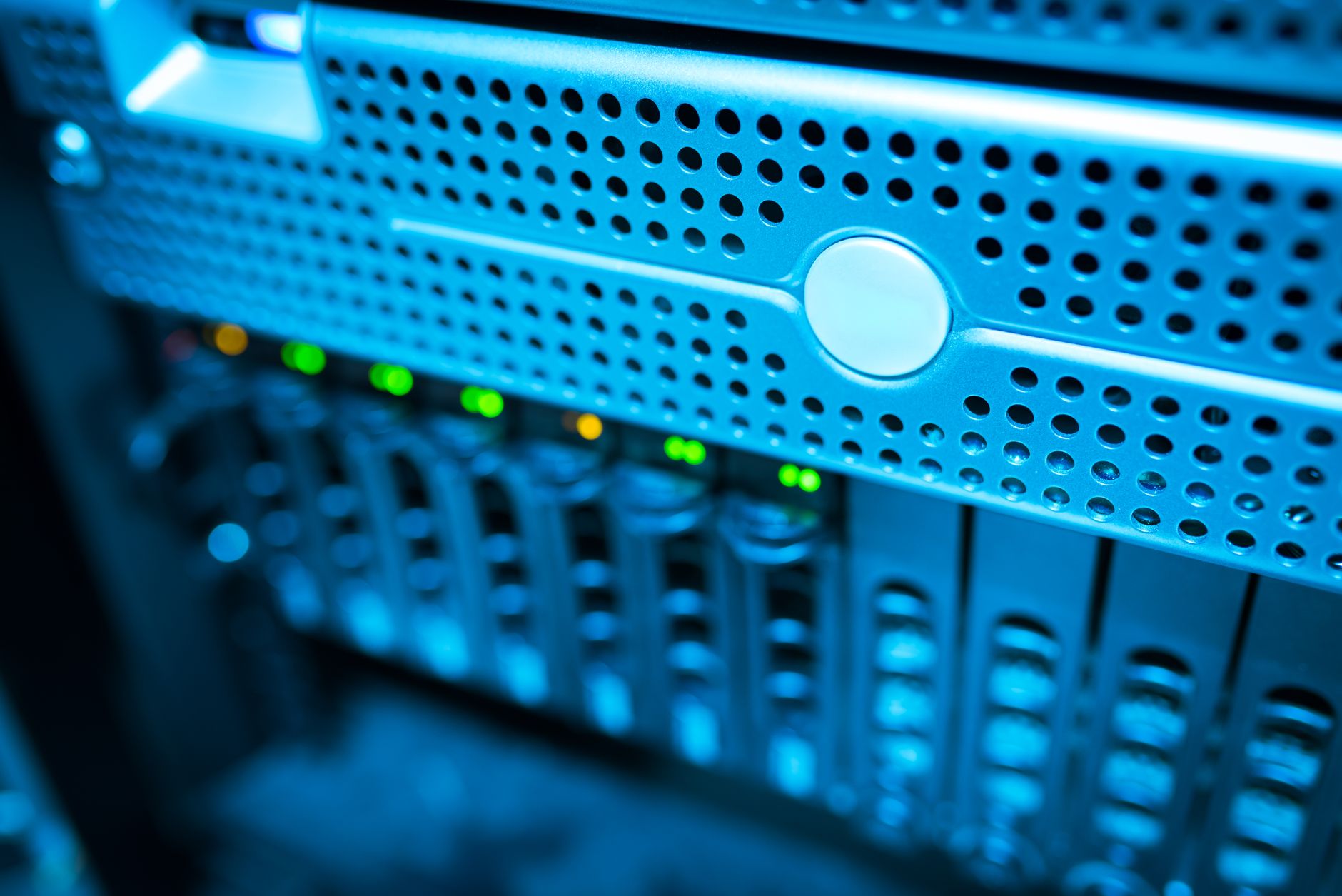 Data Infrastructure in 2026: How Snowflake and MongoDB Build Moats
