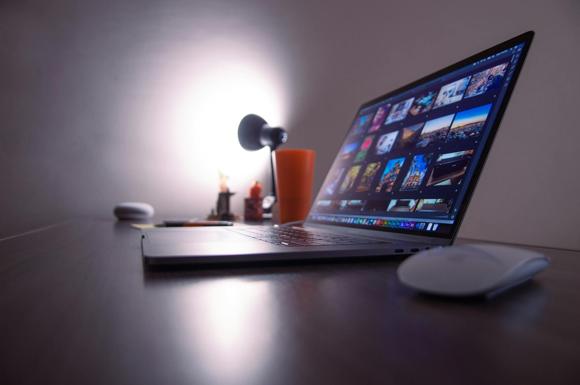 Choosing Between Shopify and WooCommerce: Strategies for 2026