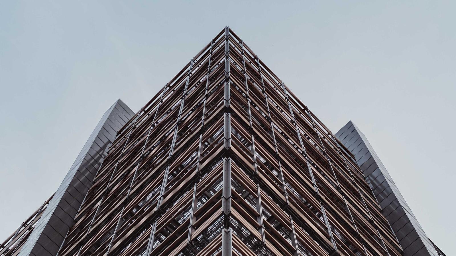 Business Intelligence Tools: Giants and Their Competitive Moats