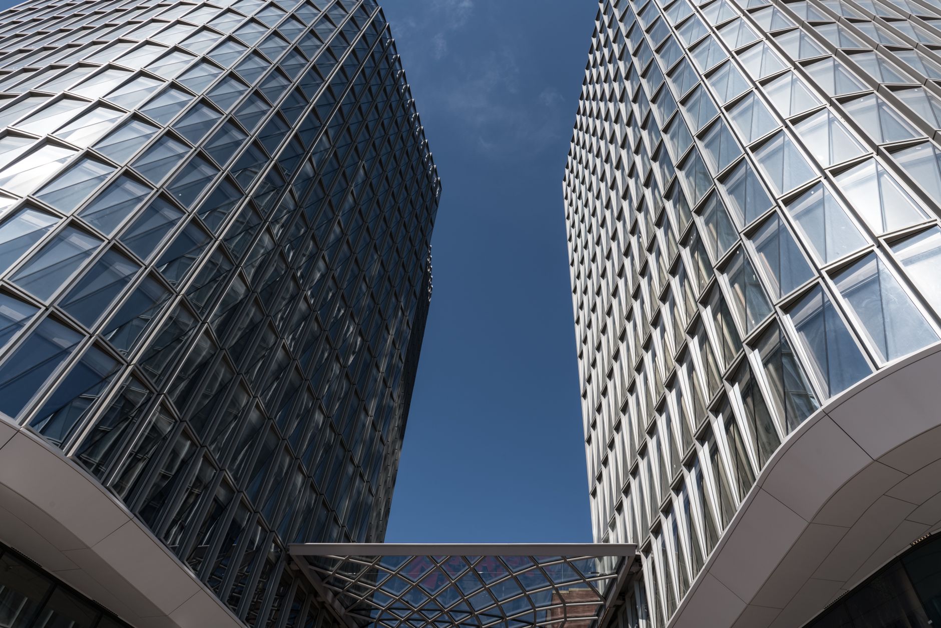 Why Cloud-Native Solutions Are Overtaking Monolithic Architectures